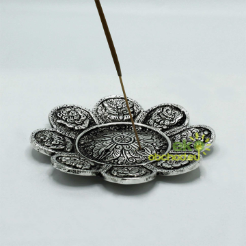 Stojan na Vonné Tyčinky z Lešteného Hliníka s Tibetskými Symbolmi, 12 cm