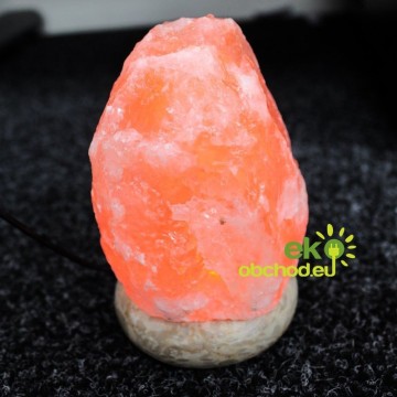 Kvalitná prírodná soľná lampa s USB pripojením – 11,5 cm