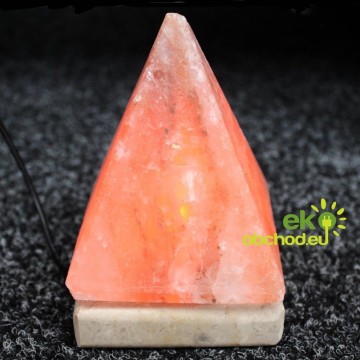Kvalitná USB soľná lampa – pyramída – 9 cm