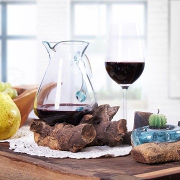Roztavené sklo na dreve – karafa / džbán na víno