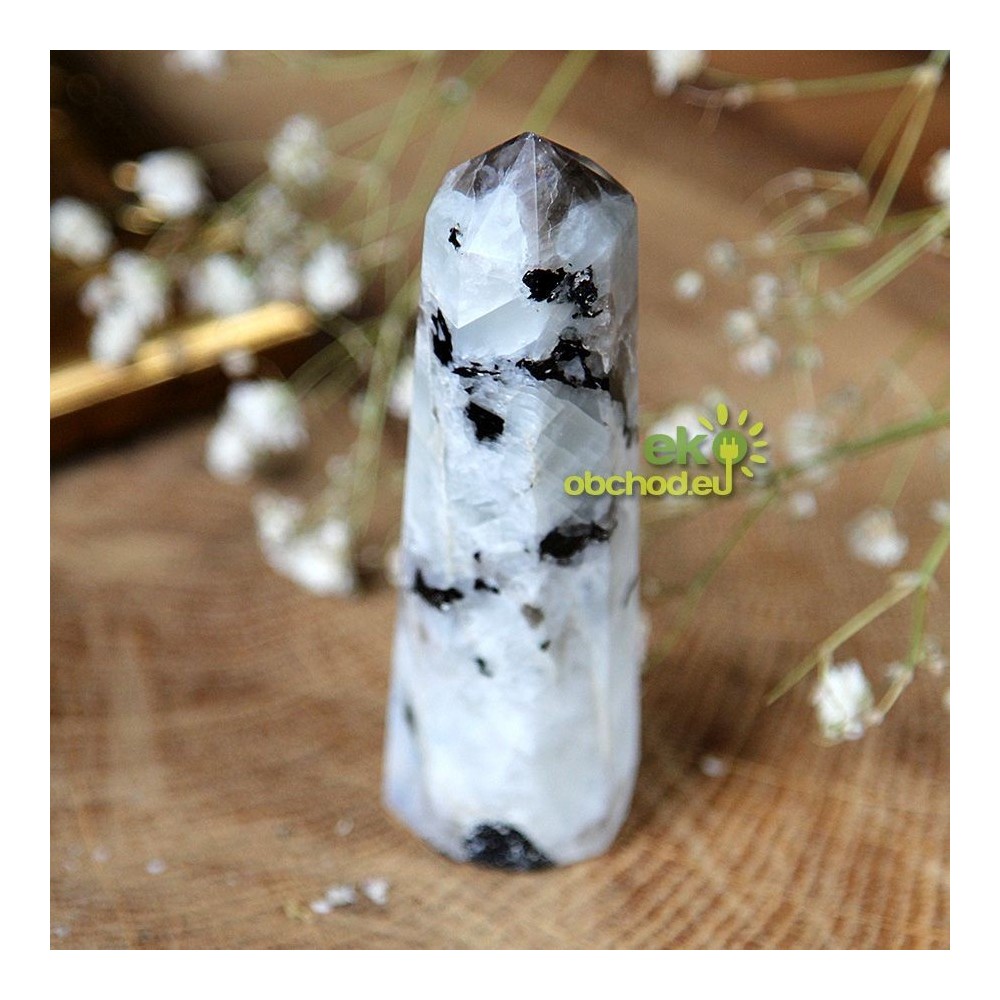 Dúhový mesačný kameň – obelisk