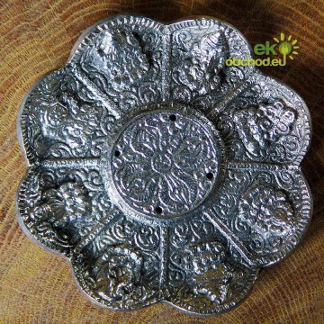 Stojanček guľatý kov, strieborná patina – kvet