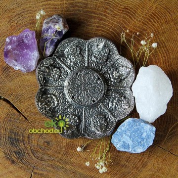 Stojanček guľatý kov, strieborná patina – kvet