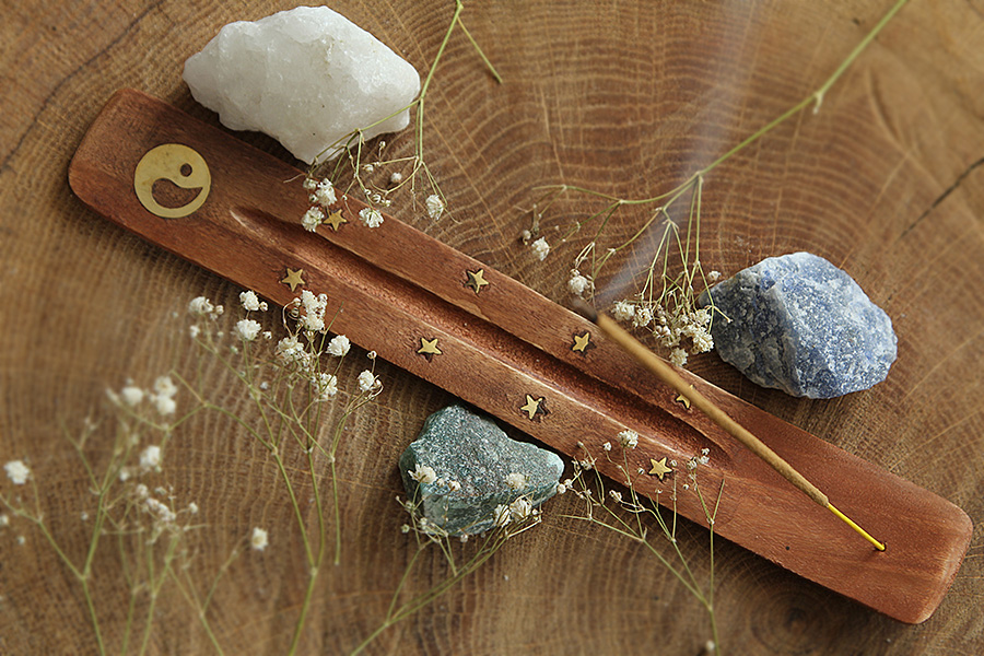 Stojanček drevený Yin Yang